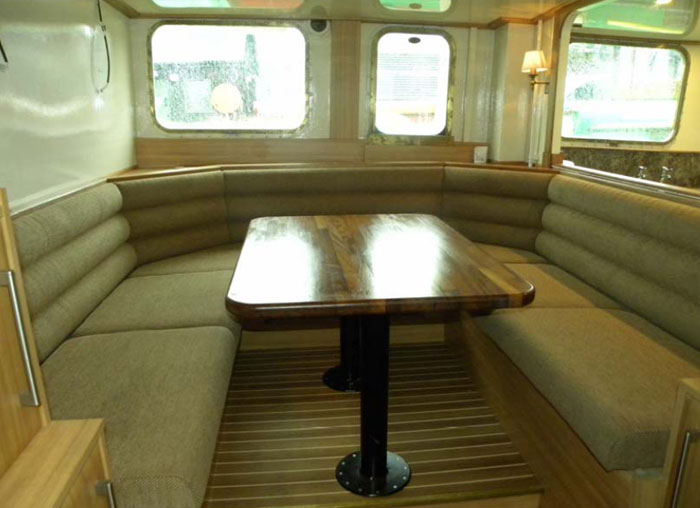 Deck saloon